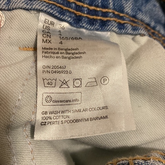 H&M blue denim overalls shorts. Size 4 - Picture 12 of 15